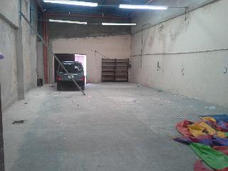 ALQUILER - VILLA INSUPERABLE - GALPON 370 m2 - OFICINA - ESTACIONAMIENTO - DEPOSITO - BAÑO CON VESTUARIO - GAS NATURAL Y TRIFASICA