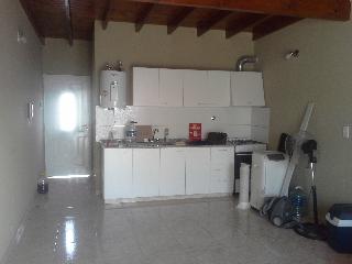 ALQUILER - RAMOS MEJIA - A ESTRENAR - 1 AMBIENTE AMPLIO DIVISIBLE CON PATIO - NO PAGA EXPENSAS - 1° PISO POR ESCALERA 
