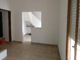 ALQUILER - VILLA MADERO - DEPARTAMENTO AL FRENTE DE 3 AMBIENTES - CON LAVADERO Y TERRAZA - SIN EXPENSAS.
