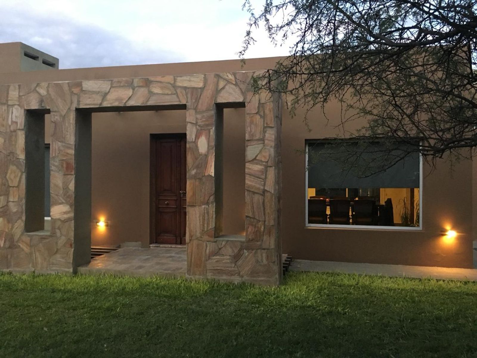 EXCELENTE PROPIEDAD CON PARQUE Y PISCINA EN VILLA DEL TOTORAL