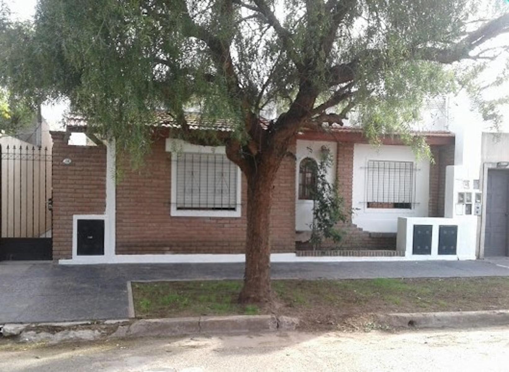 Ph de cuatro ambientes al frente en venta en Haedo Sur