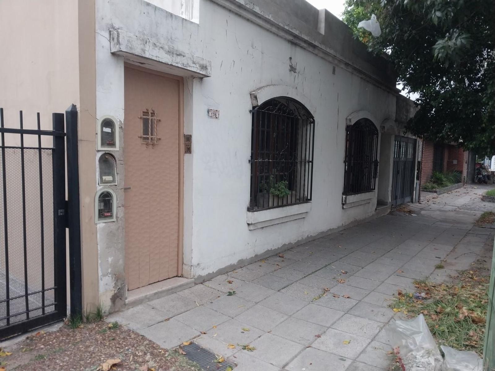 Ph de tres ambientes excelente ubicacion en Haedo Sur