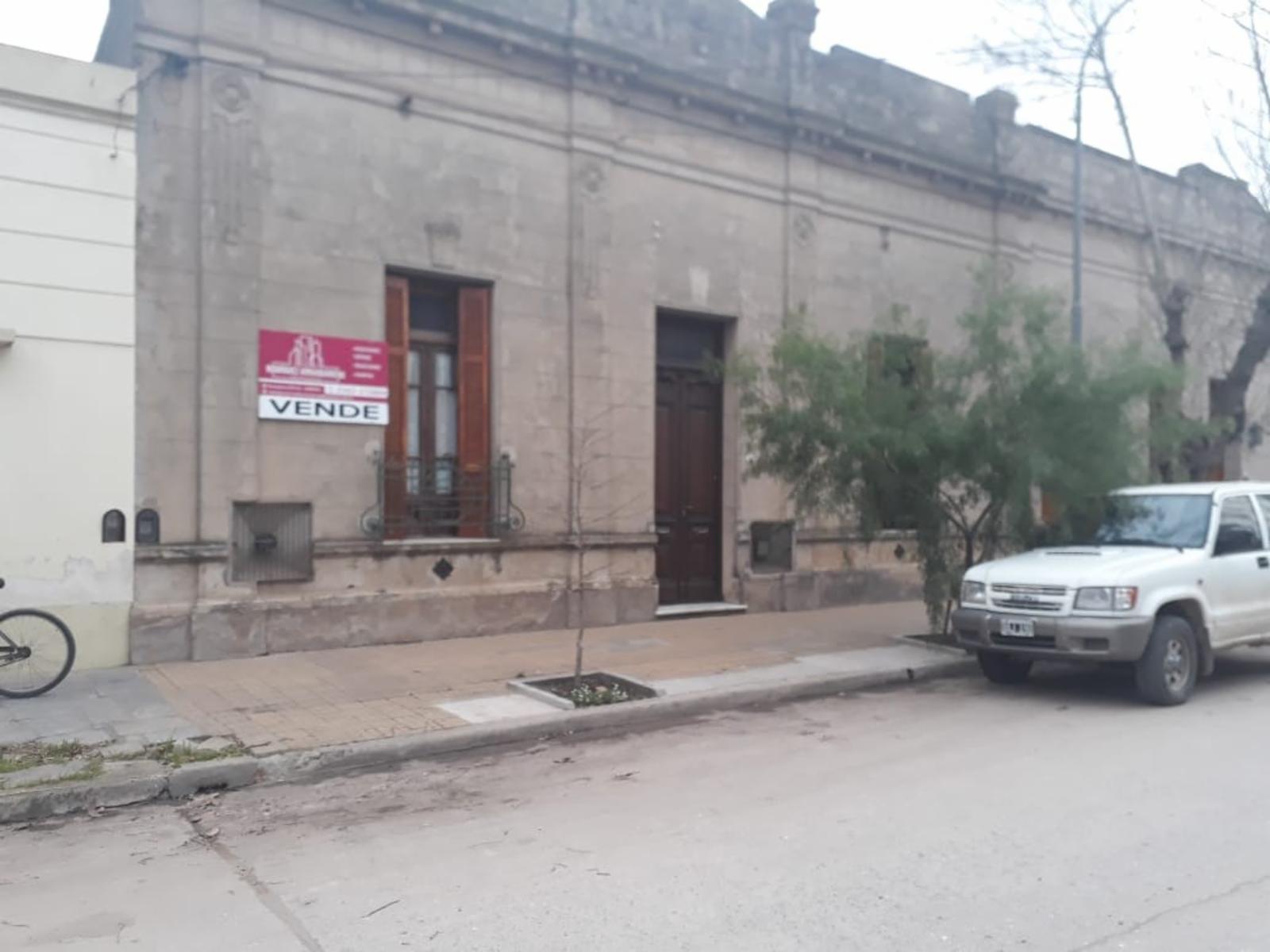 EXCELENTE CASA CÉNTRICA LOBERIA