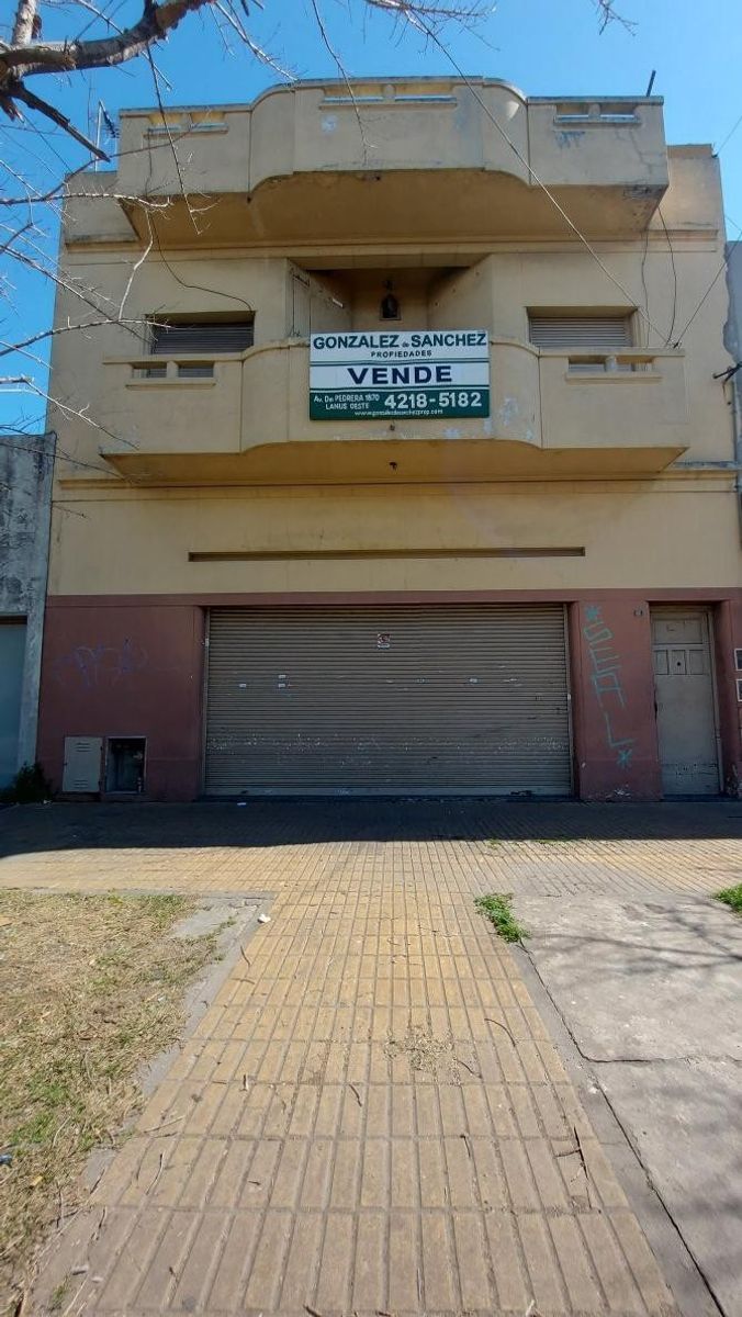 VENTA:  DOS DEPARTAMENTOS  DE 4 AMB. Y DE 3 AMB. LOCAL O GARAGE