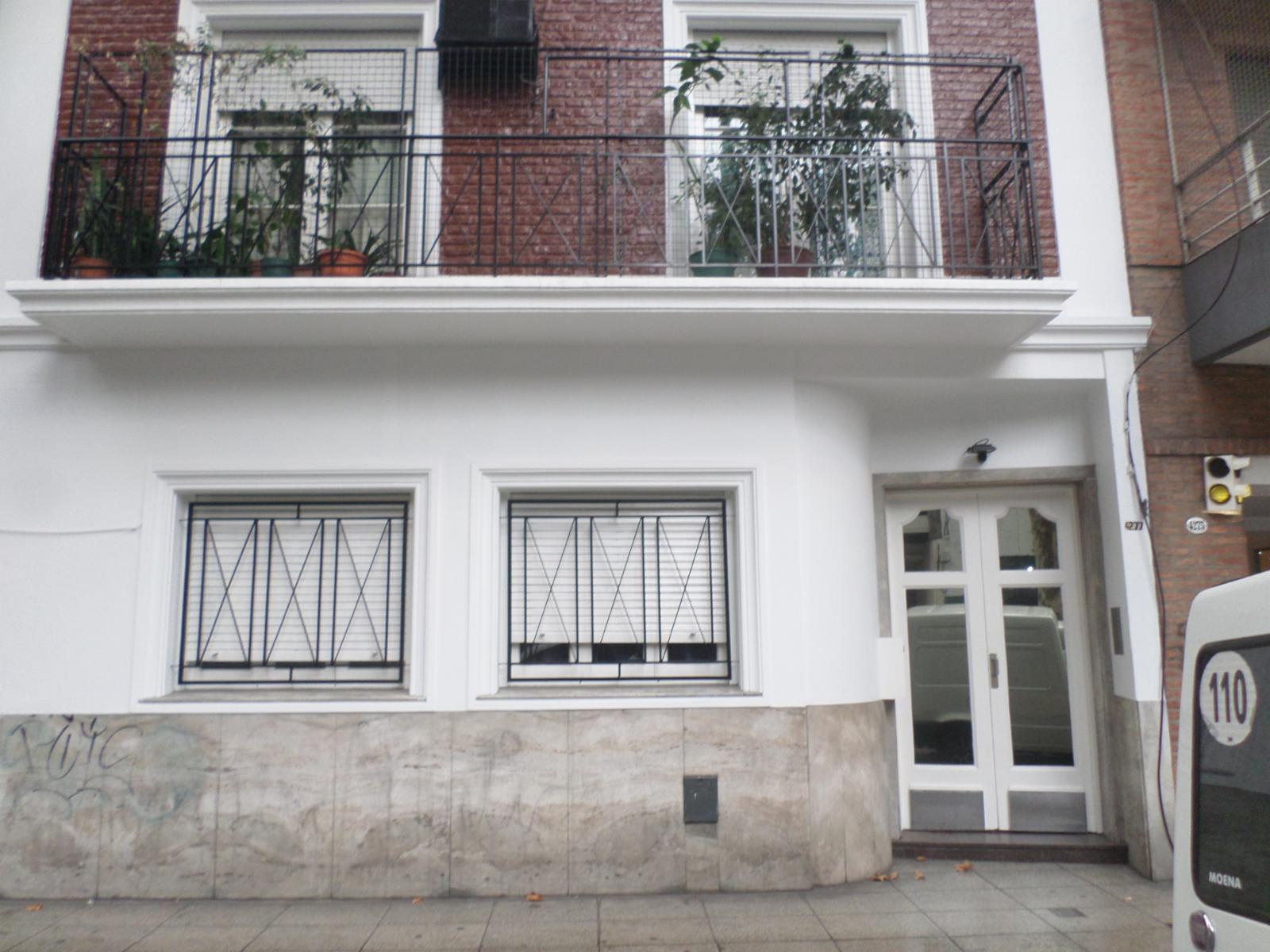 Departamento 3 ambientes por escalera en Botanico