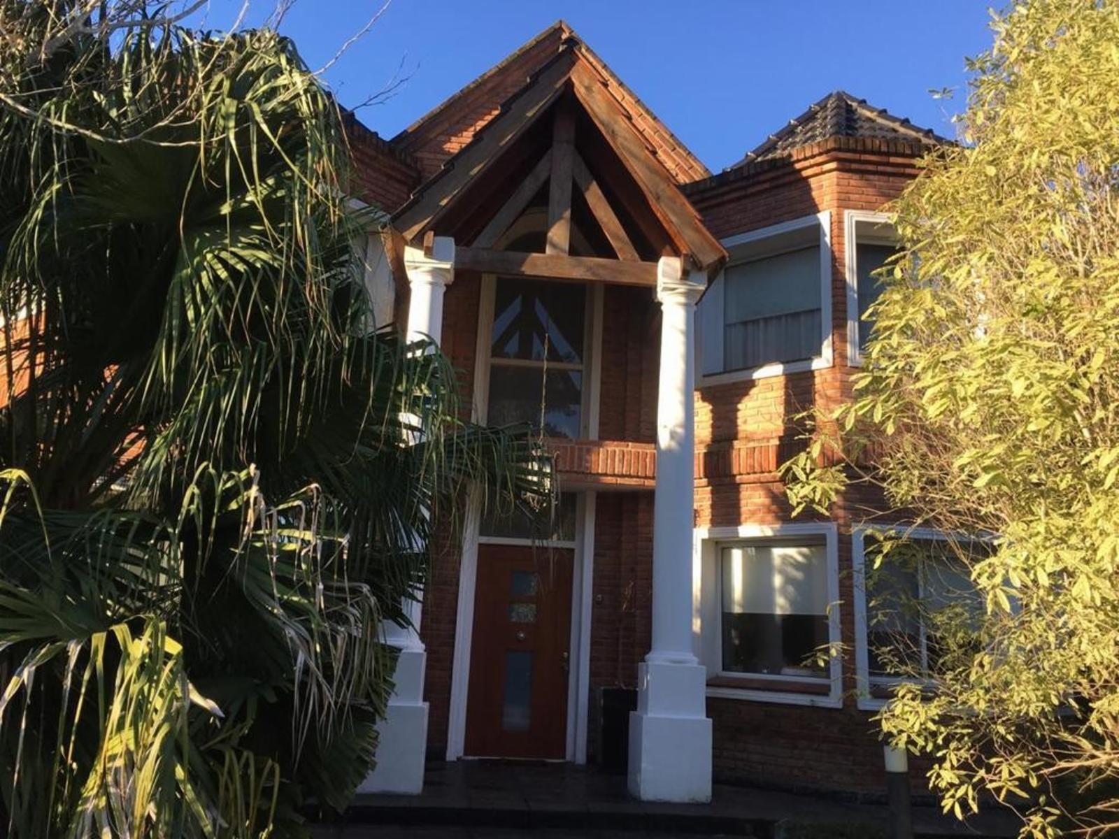 CASA 5 AMBIENTES , CON ESCRITORIO , PILETA , LA BARRA VILLAGE , ESCOBAR