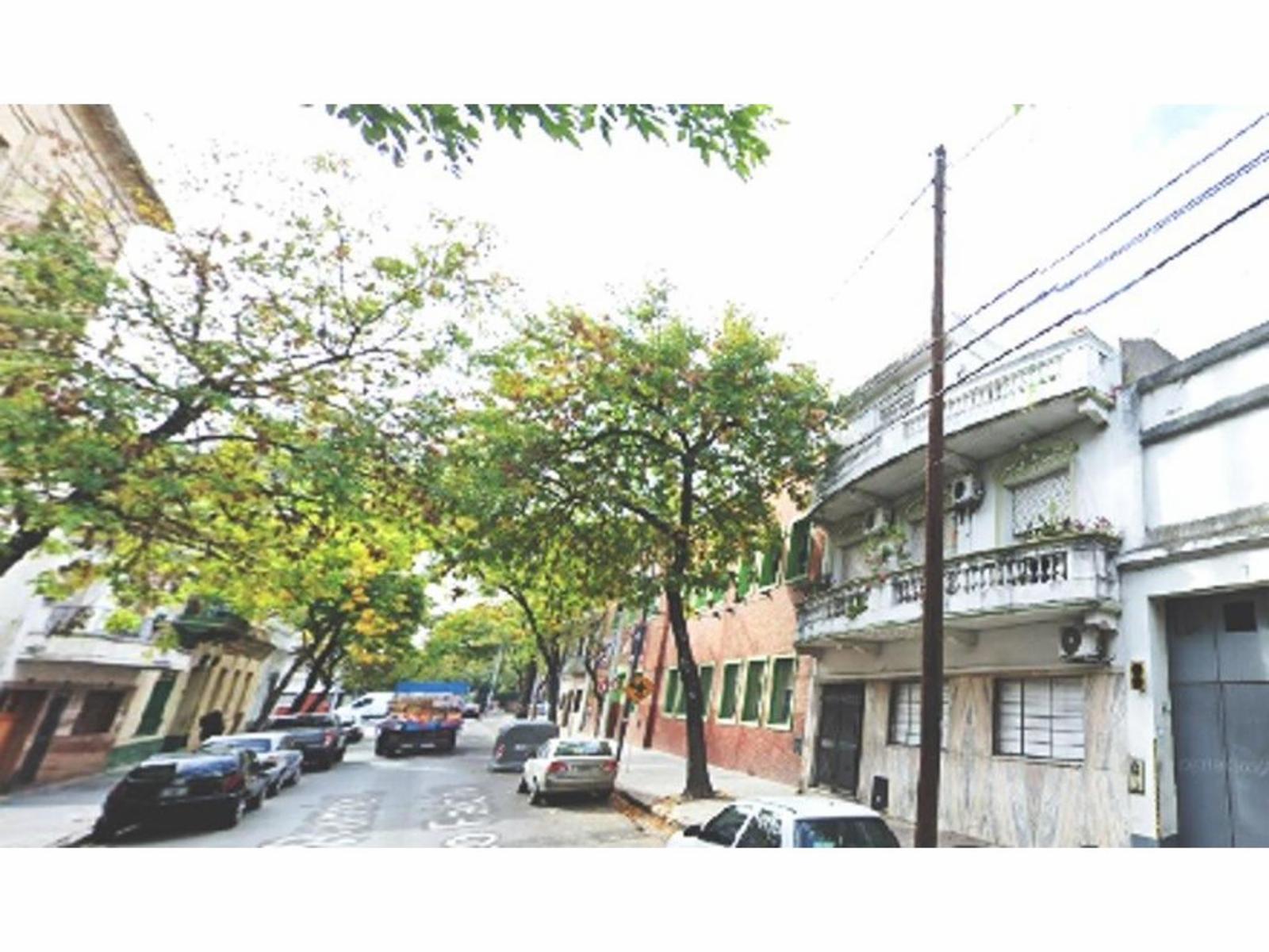 PH 3 amb. tipo Casa Frente 1 piso con balcón Muy linda la cocina y el baño por sus remodelaciones-