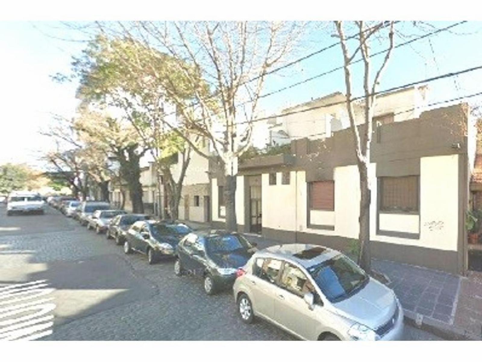 PH x pasillo es casi 2Amb.reciclado con entrepiso y terraza chica propia baño-cocina a gas equipada