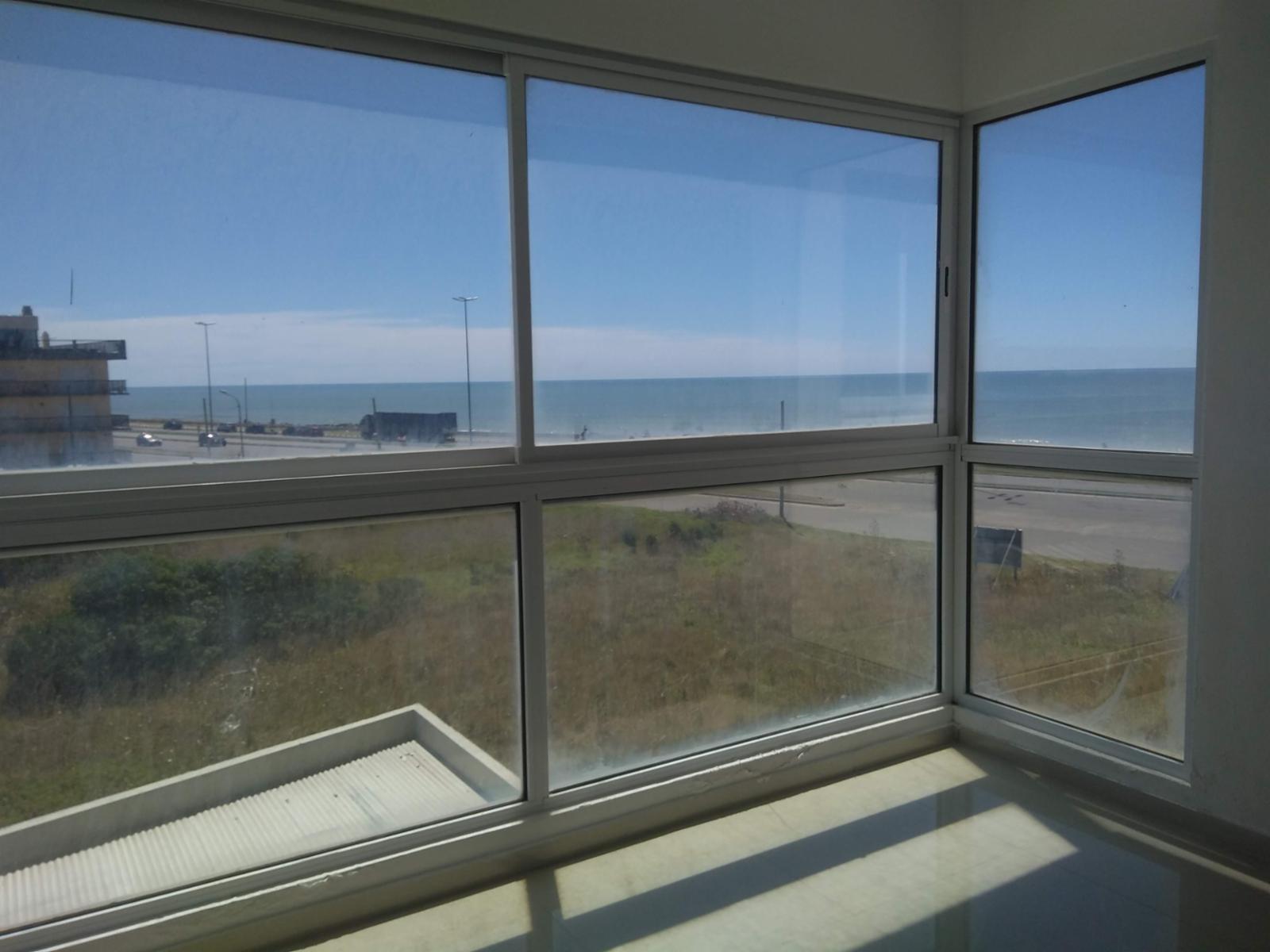 En venta depto dos ambientes a estrenar con vista lateral al mar