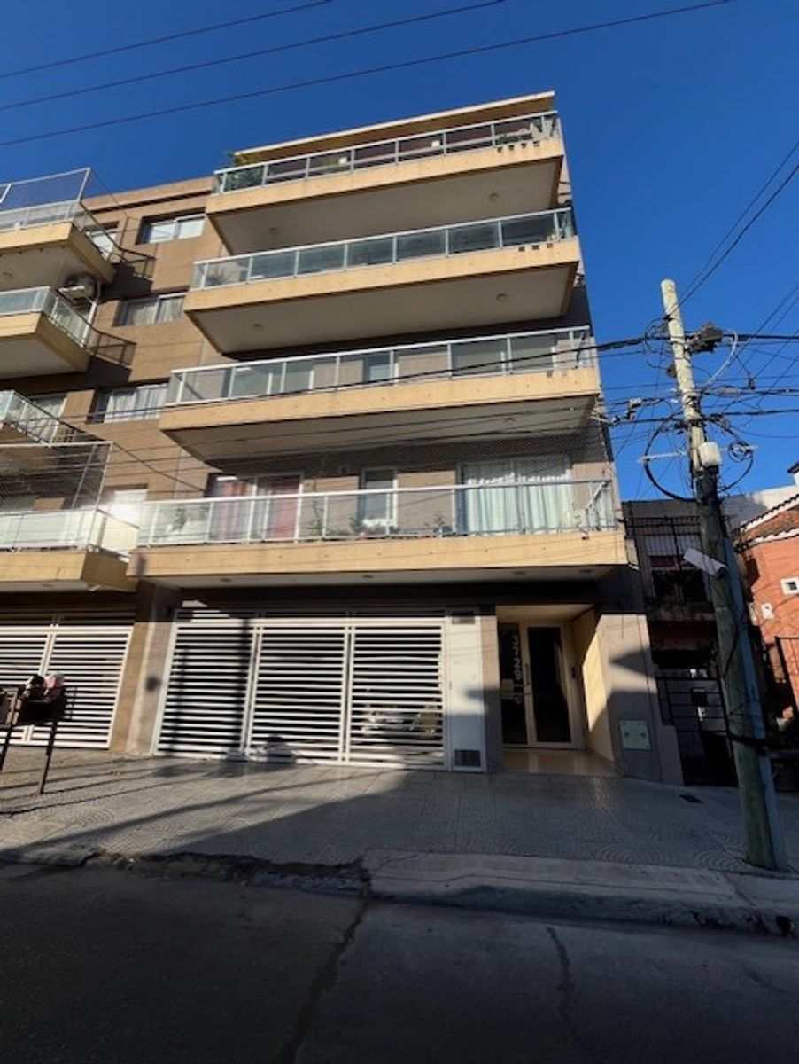 DEPARTAMENTO DE 2 AMBIENTES CON BLACON - 2° PISO - SANTOS LUGARES