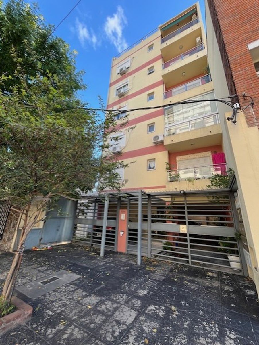 DEPARTAMENTO DE 2 AMBIENTES CON BALCON - SANTOS LUGARES