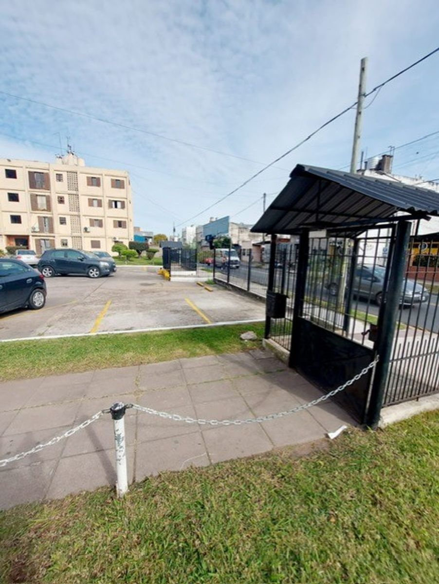 DEPARTAMENTO 4 AMBIENTES EN COMPLEJO CON JARDIN Y ESTACIONAMIENTO EN COMUN - SAN MARTIN