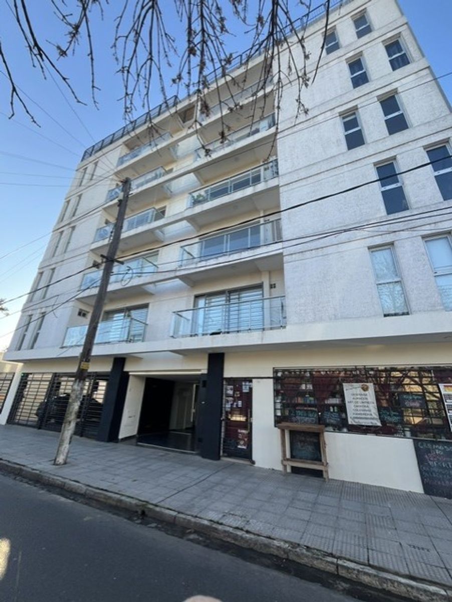 DEPARTAMENTO 2 AMBIENTES CON BALCON - SANTOS LUGARES