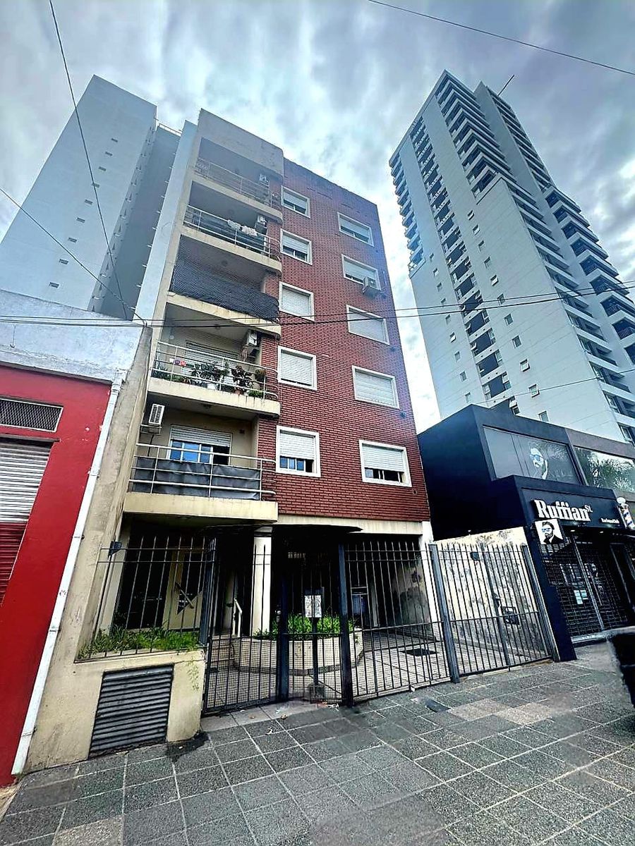 Departamento 3 Ambientes con cochera en Banfield.