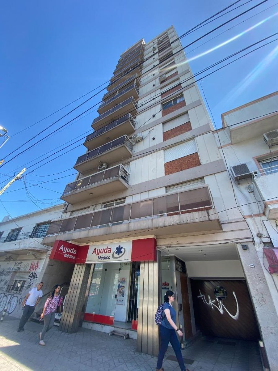 Alquiler Departamento de 3 Ambientes en Lanús Oeste.