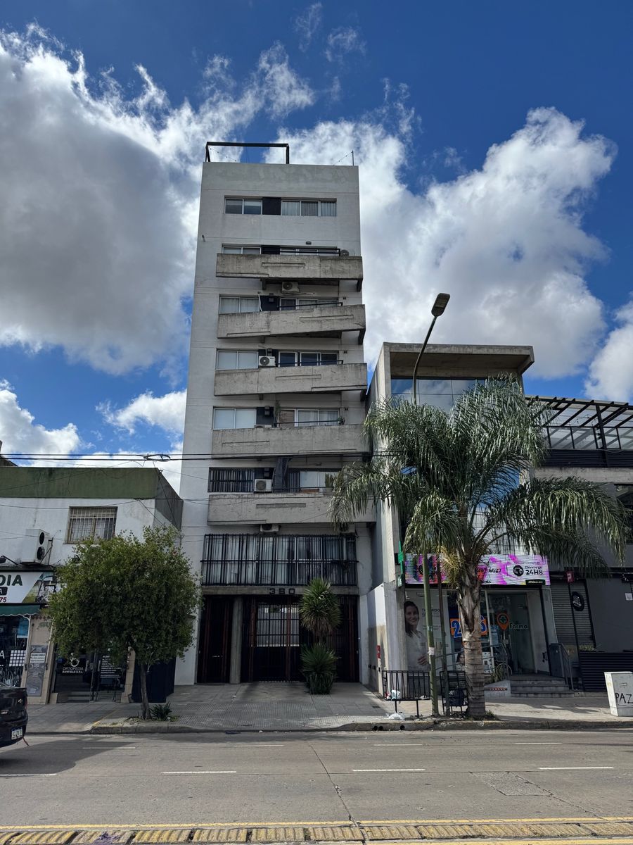 Alquiler Cochera Semicubierta en Banfield.