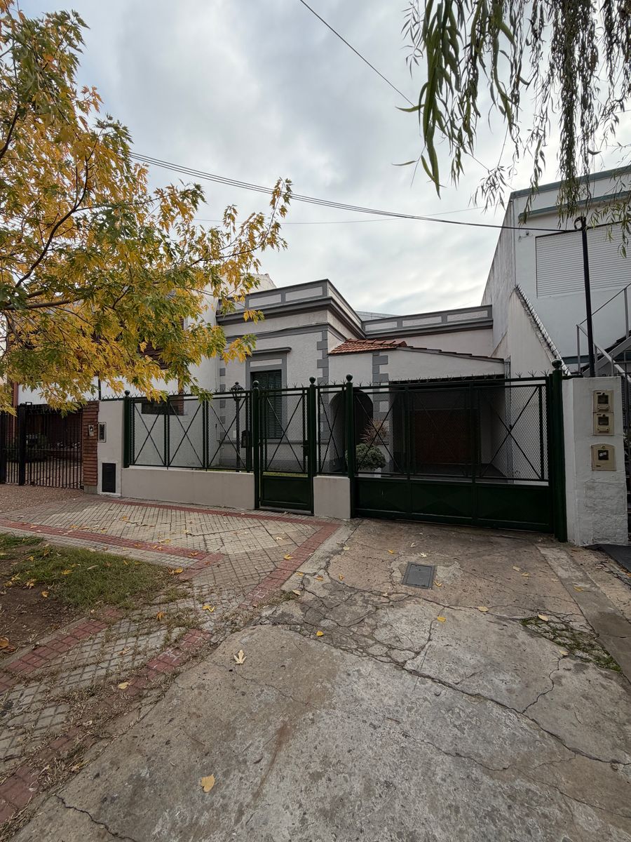 Casa en Excelente Ubicación en Banfield Oeste.
