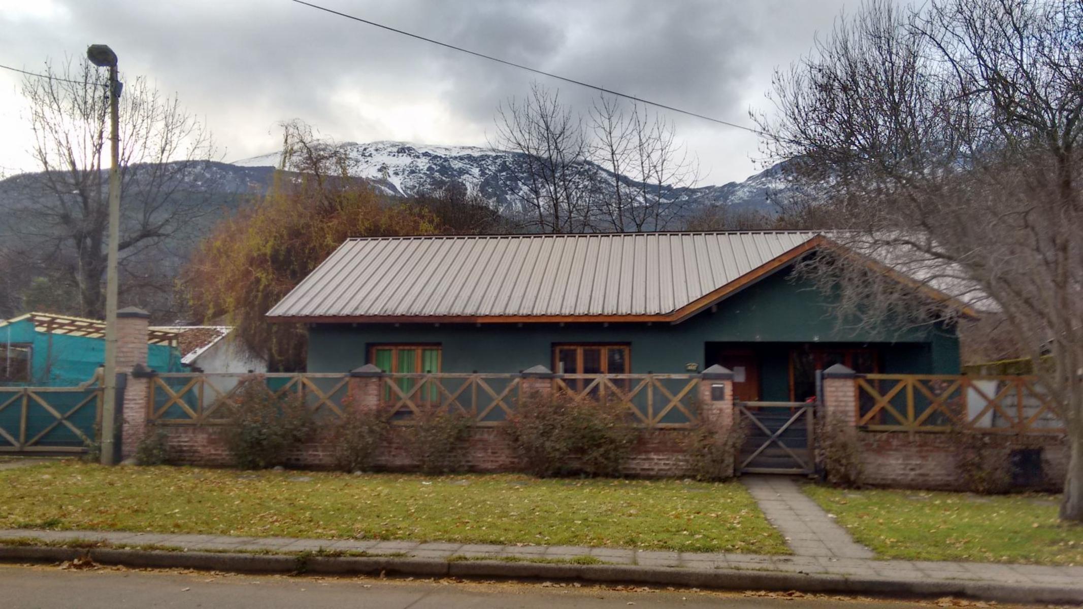 Se Alquila casa de manera permanente en pleno centro de El Bolsón