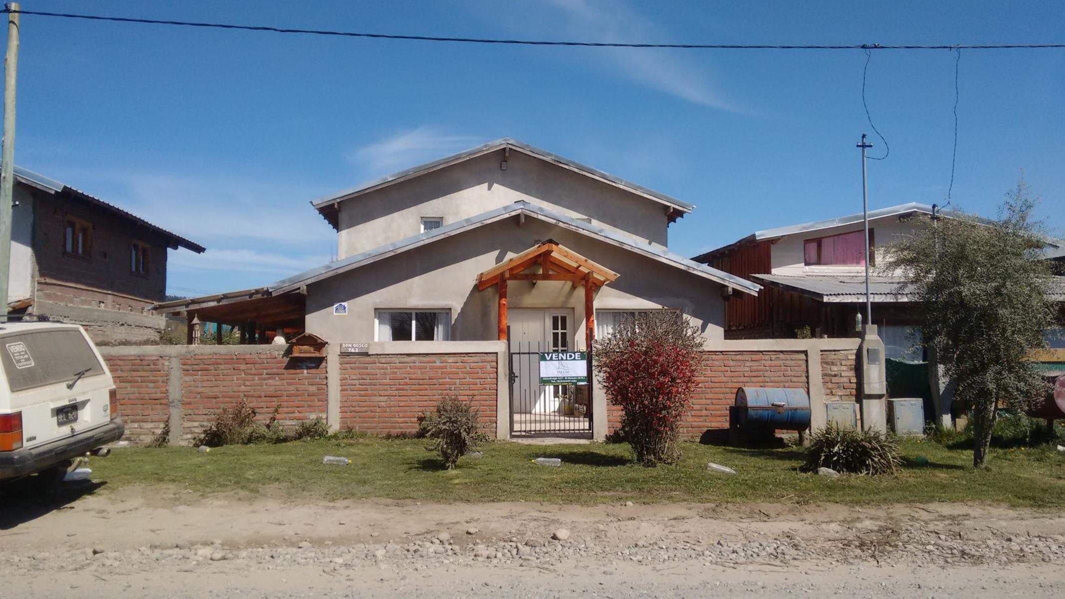 Se Vende casa en B° Residencial “Las Mutisias” de El Bolsón.