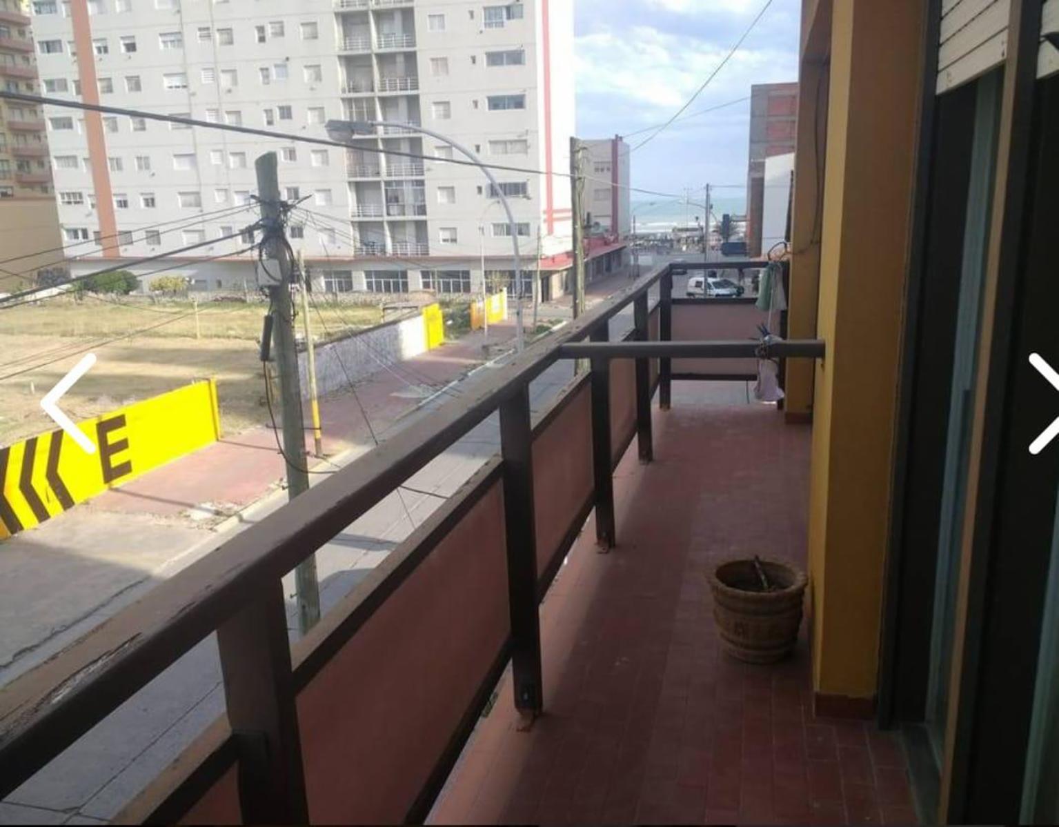 Departamento tres ambientes a una cuadra del mar