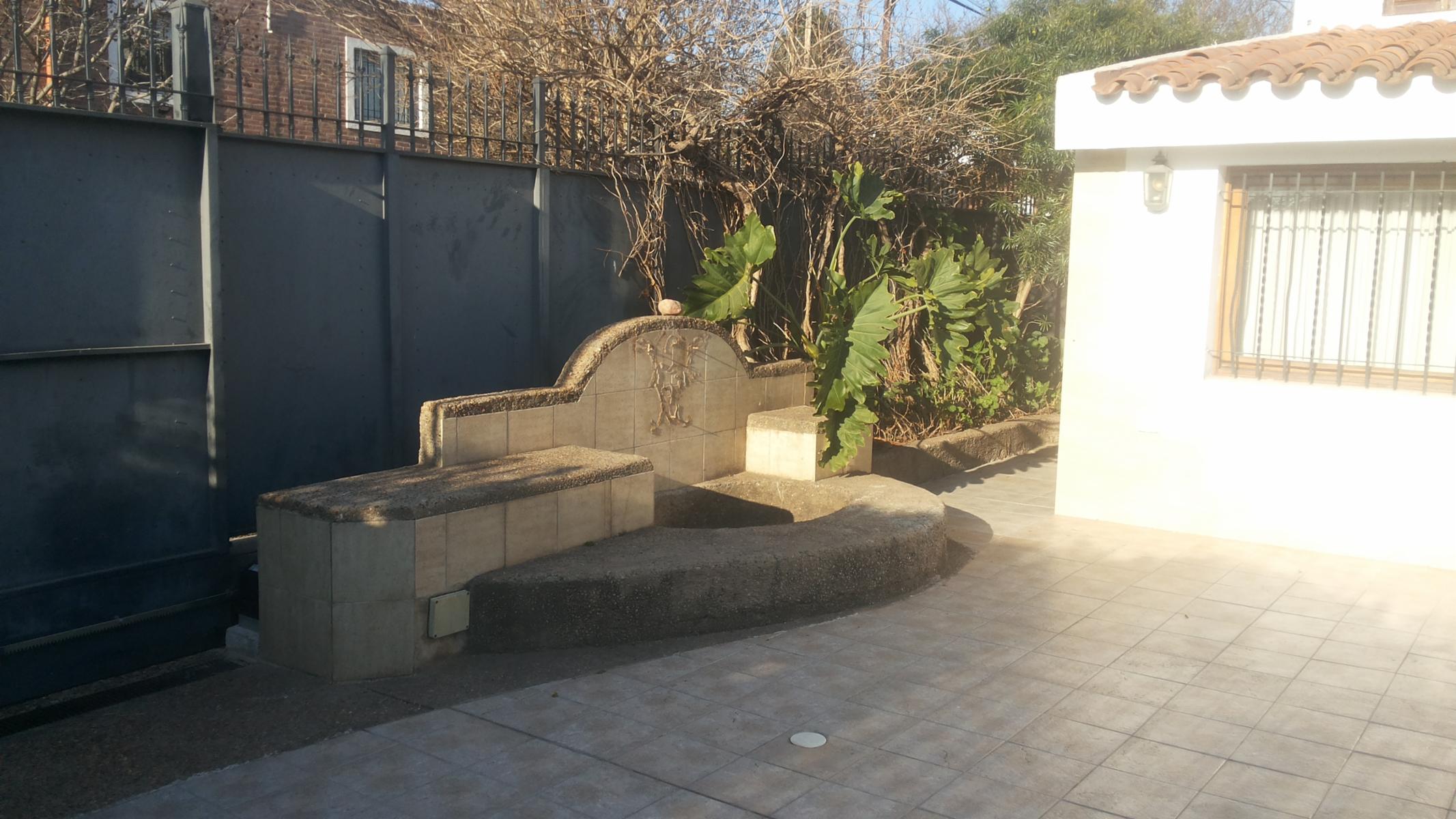 ADM INMOB. VENDE CASA - Bº CENTENARIO