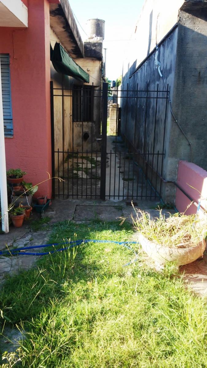 HERMOSA CASA FRENTE A LA CIUDAD DEPORTIVA