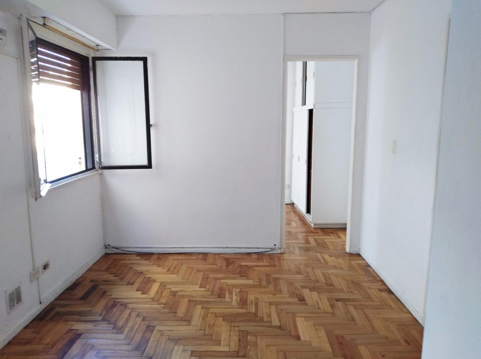 La Imprenta. OPORTUNIDAD. Muy luminoso. Excelente ubicación. Bajas expensas. Apto profesional