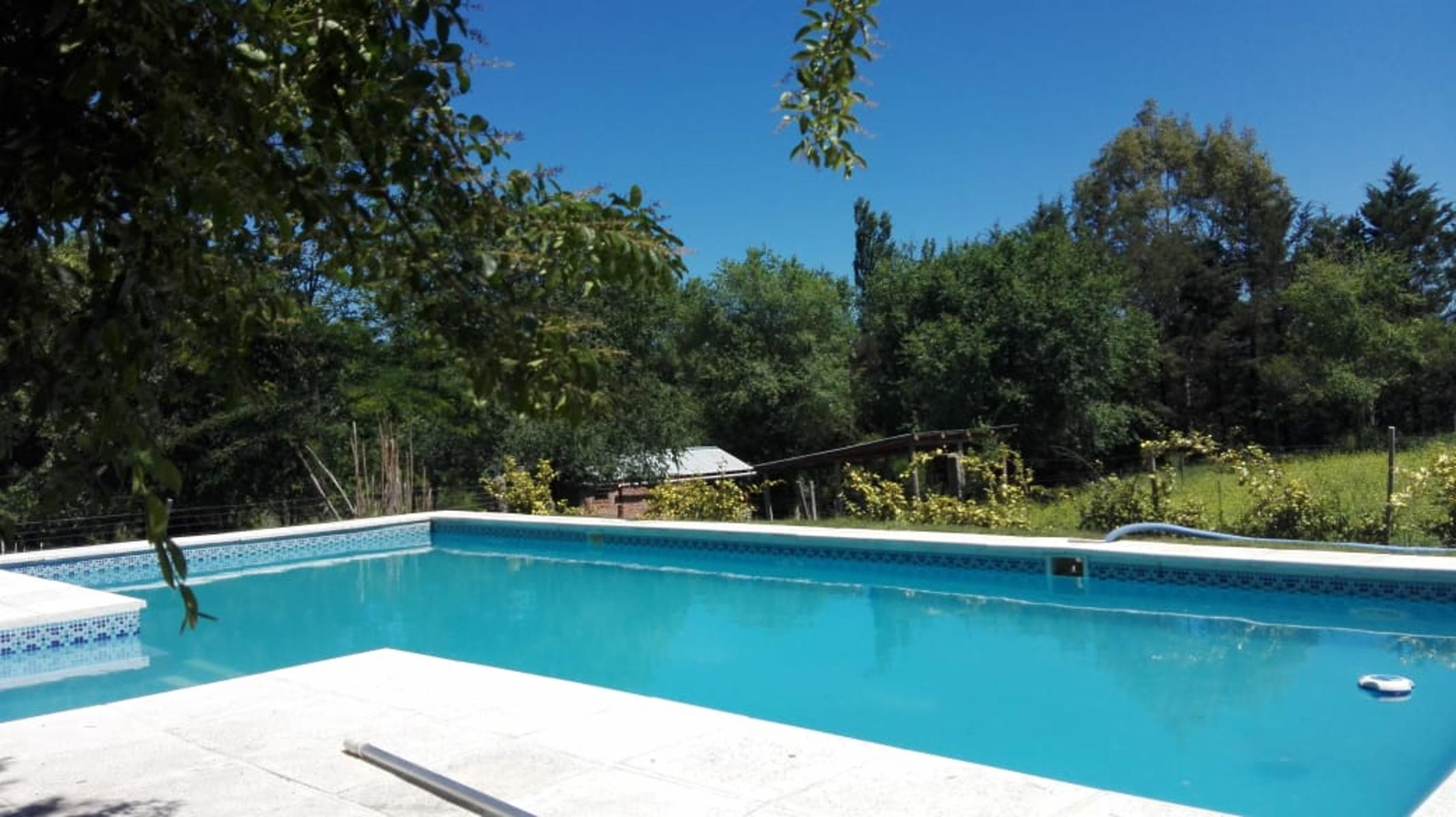 Los Reartes. Complejo de tres hermosas casas con espectacular pileta de 10 mts x 4 mts. a 100 mts del Rio