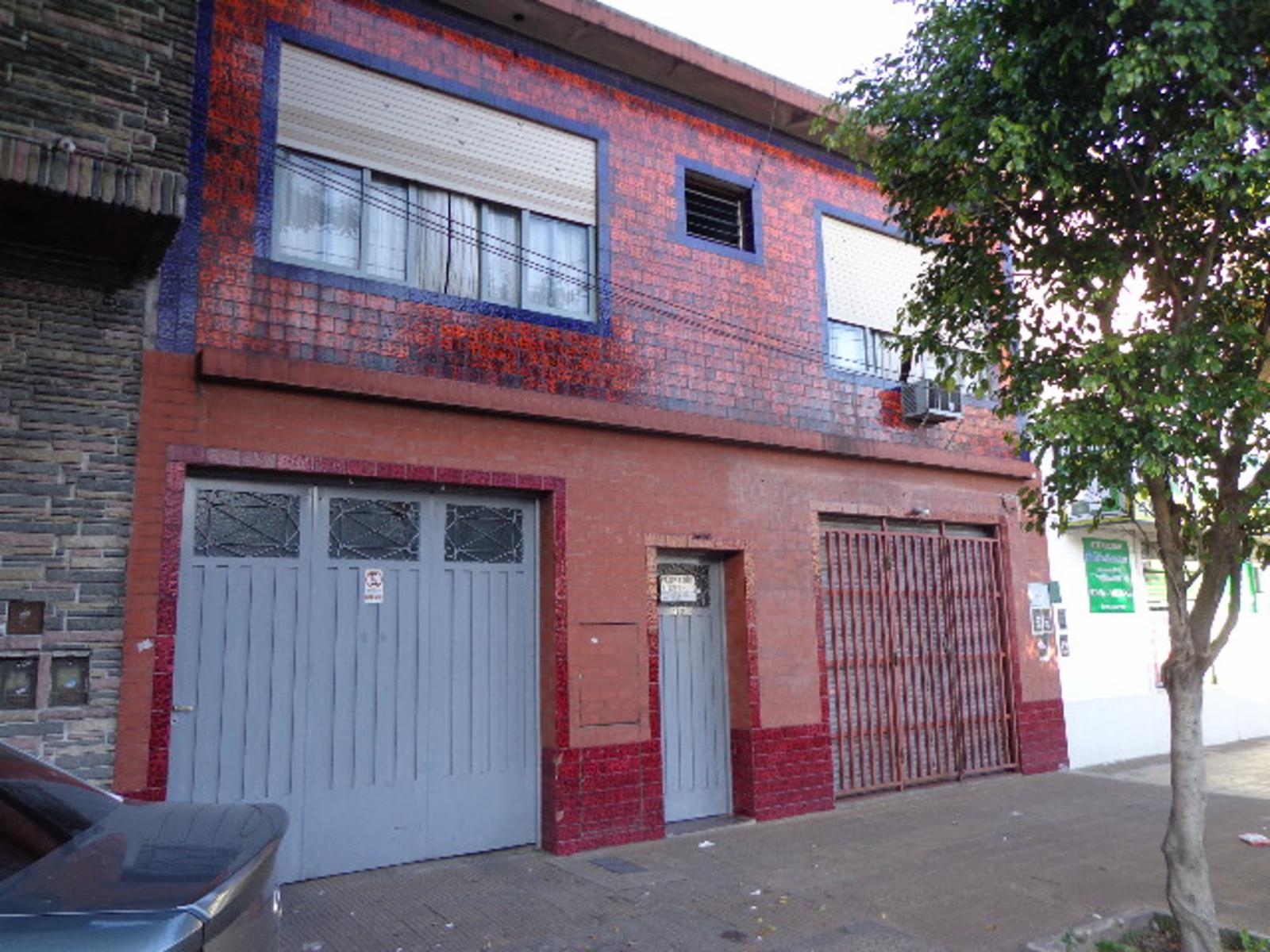 Local con galpón con opción a vivienda, excelente ubicación.