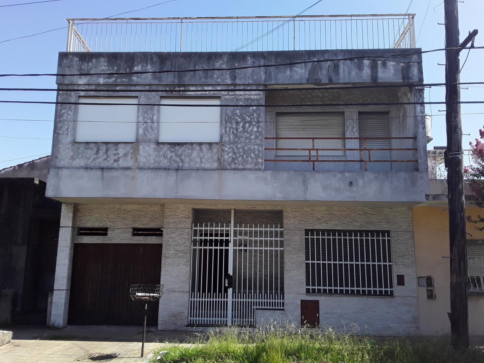 OPORTUNIDAD AMPLIA CASA HAEDO SUR