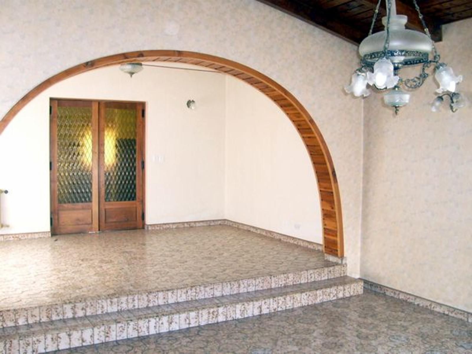 Ideal dos familias ó residencial. Dos amplias viviendas céntricas. Lote 1000m2. Venta en Block