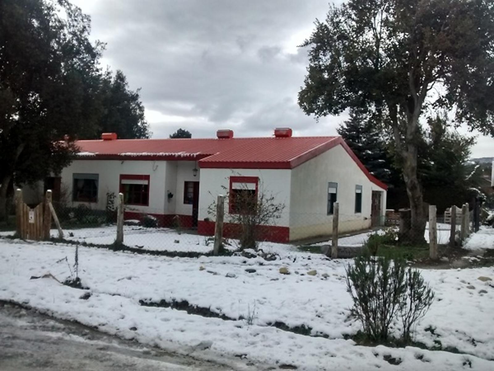Vivienda de tres dormitorios en proximidad del Lago Moreno. Barrio Covibar