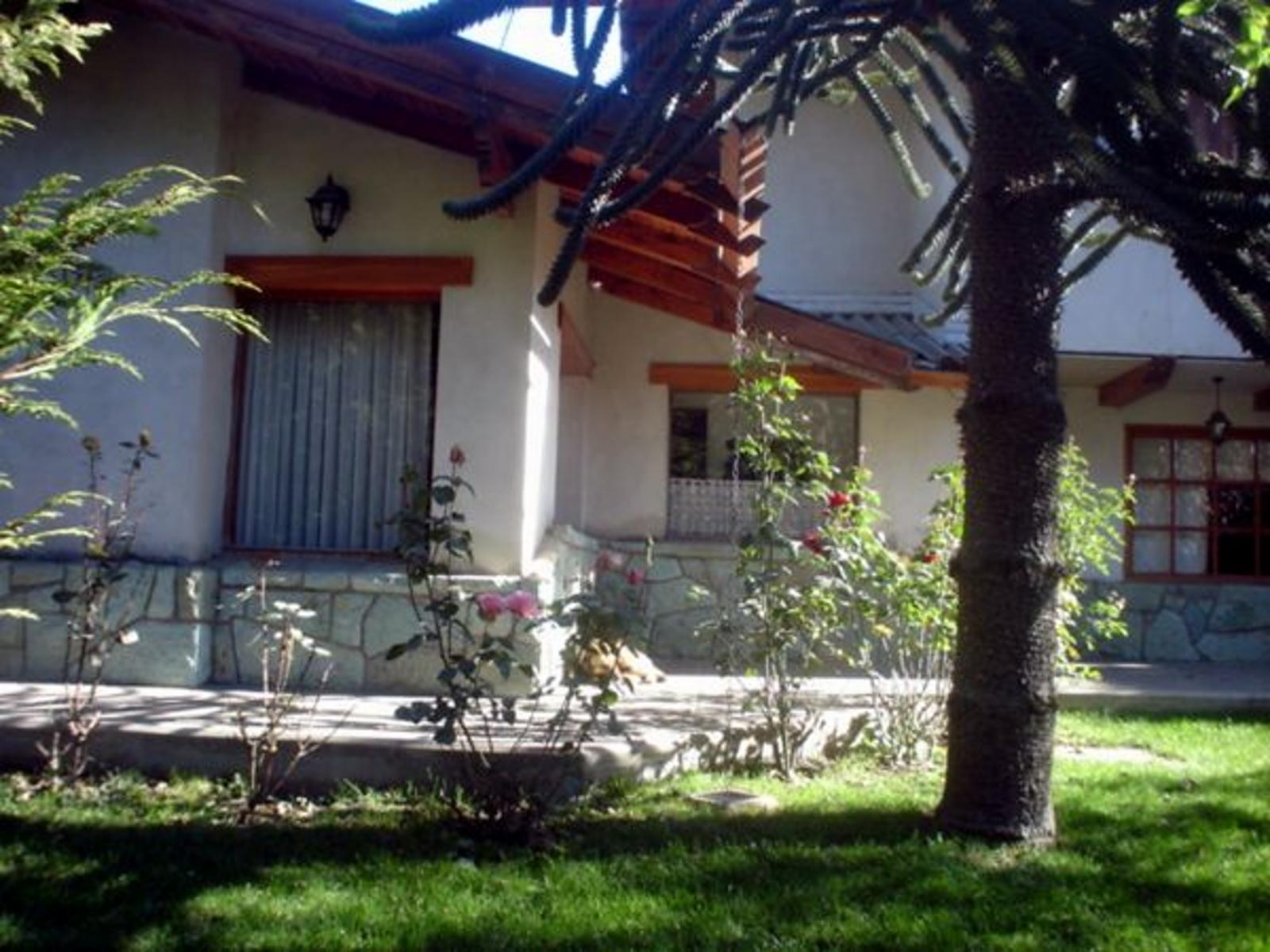 Amplia Casa Urbana apto uso residencial ò comercial