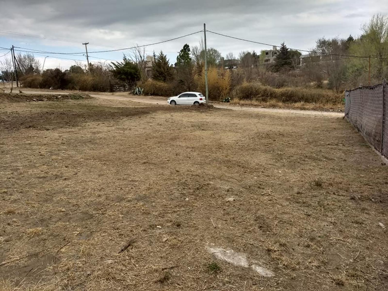 VENDEMOS LOTE DE TERRENO EN SANTA CRUZ DEL LAGO, CBA.-