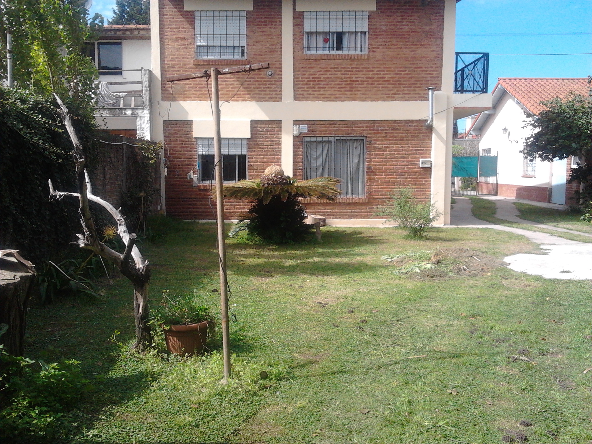 DEPARTAMENTO 3 AMBIENTES 1º PISO ACCESO POR ESCALERA