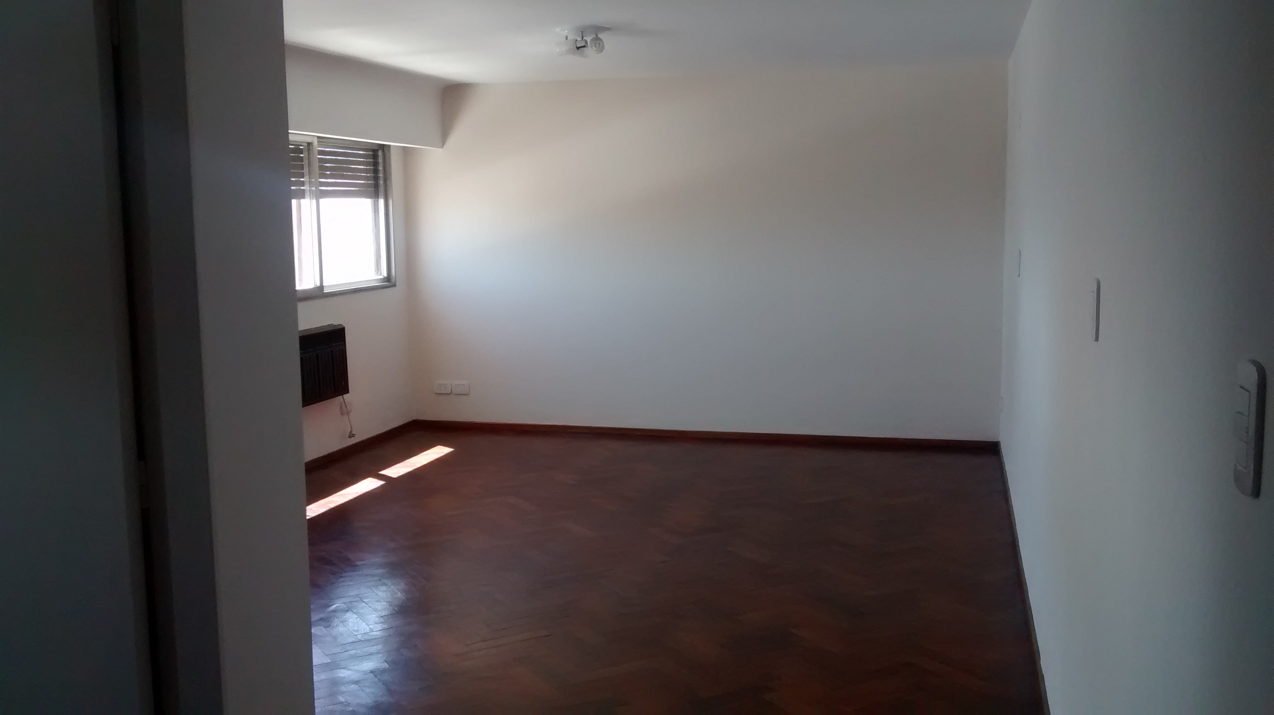 Departamento de 2 dormitorios frente a Plaza Roca