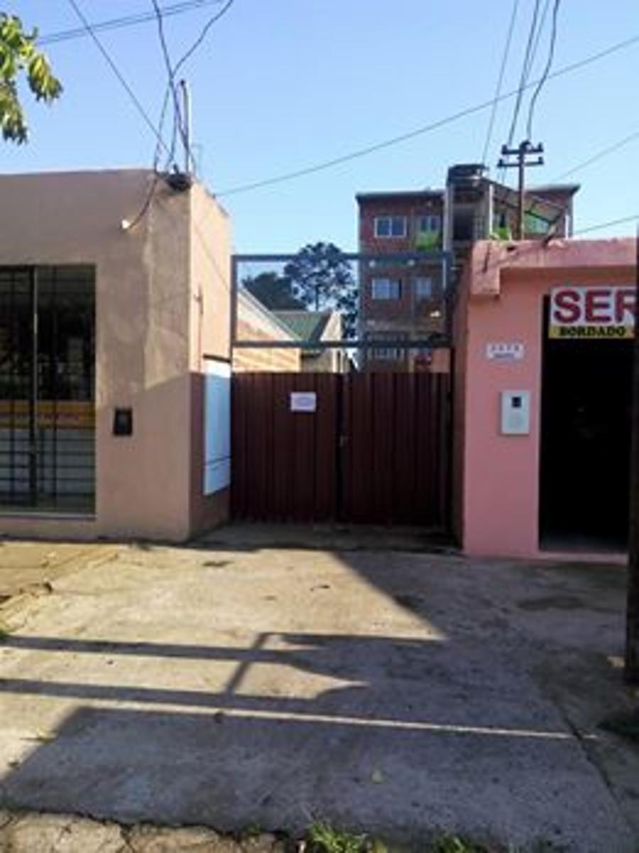 Departamento planta baja sobre avenida