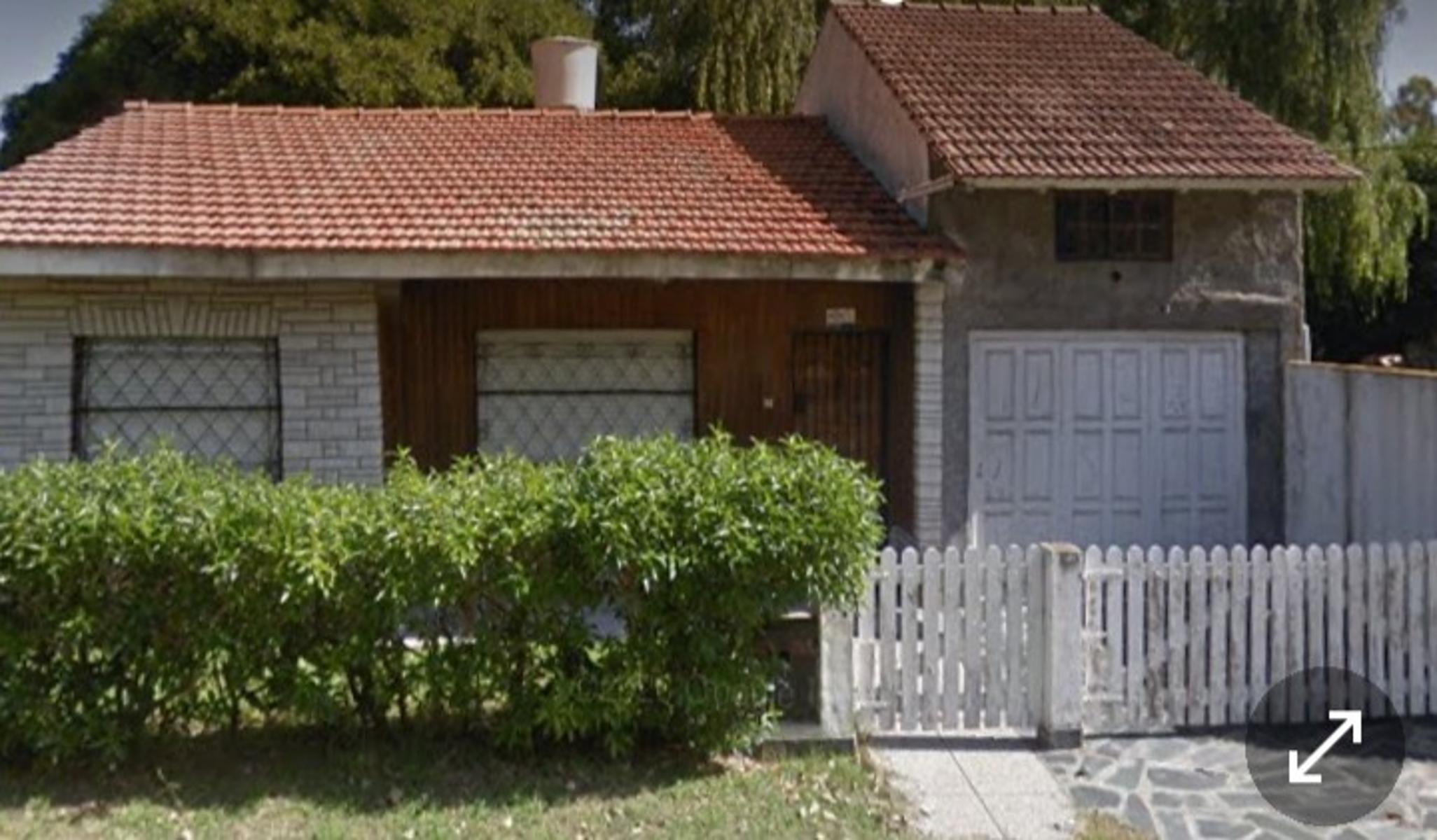 CASA EN MAR DEL PLATA DE 4 AMBIENTES CON QUINCHO, PARQUE Y COCHERA PARA EXIGENTES