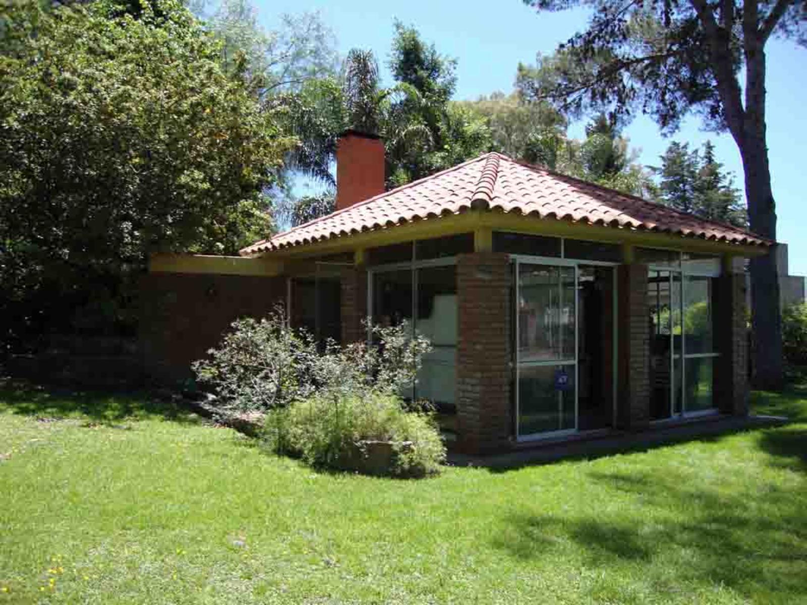 MUY BUENA CASA CON COSTA AL LAGO EN VILLA CARLOS PAZ, ZONA PRIVILEGIADA.2017