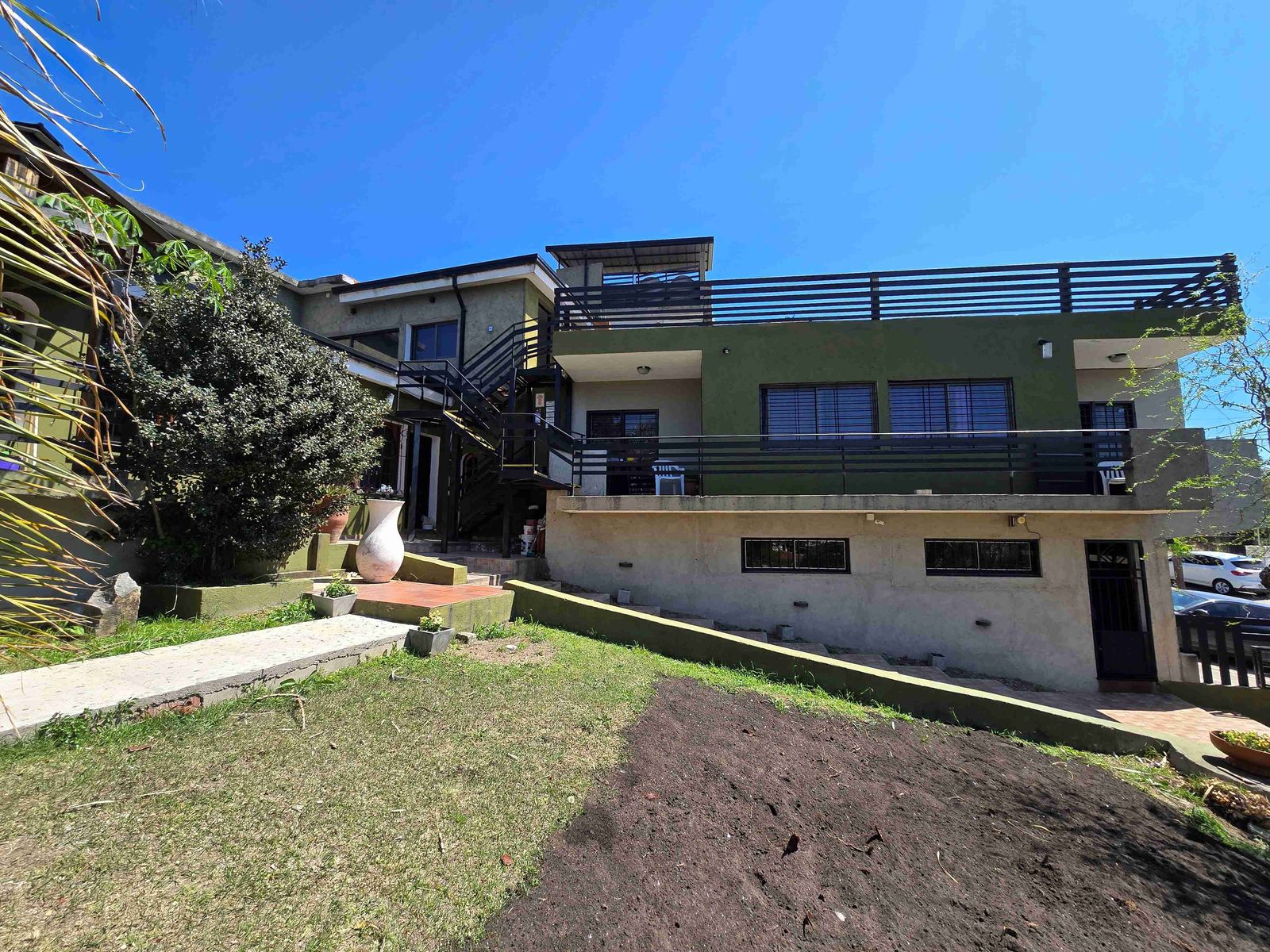 BELLO COMPLEJO de 6 Unidades, EN VENTA EN VILLA CARLOS PAZ, A 9 CUADRASDE PEATONAL, CON GRAN VISTA