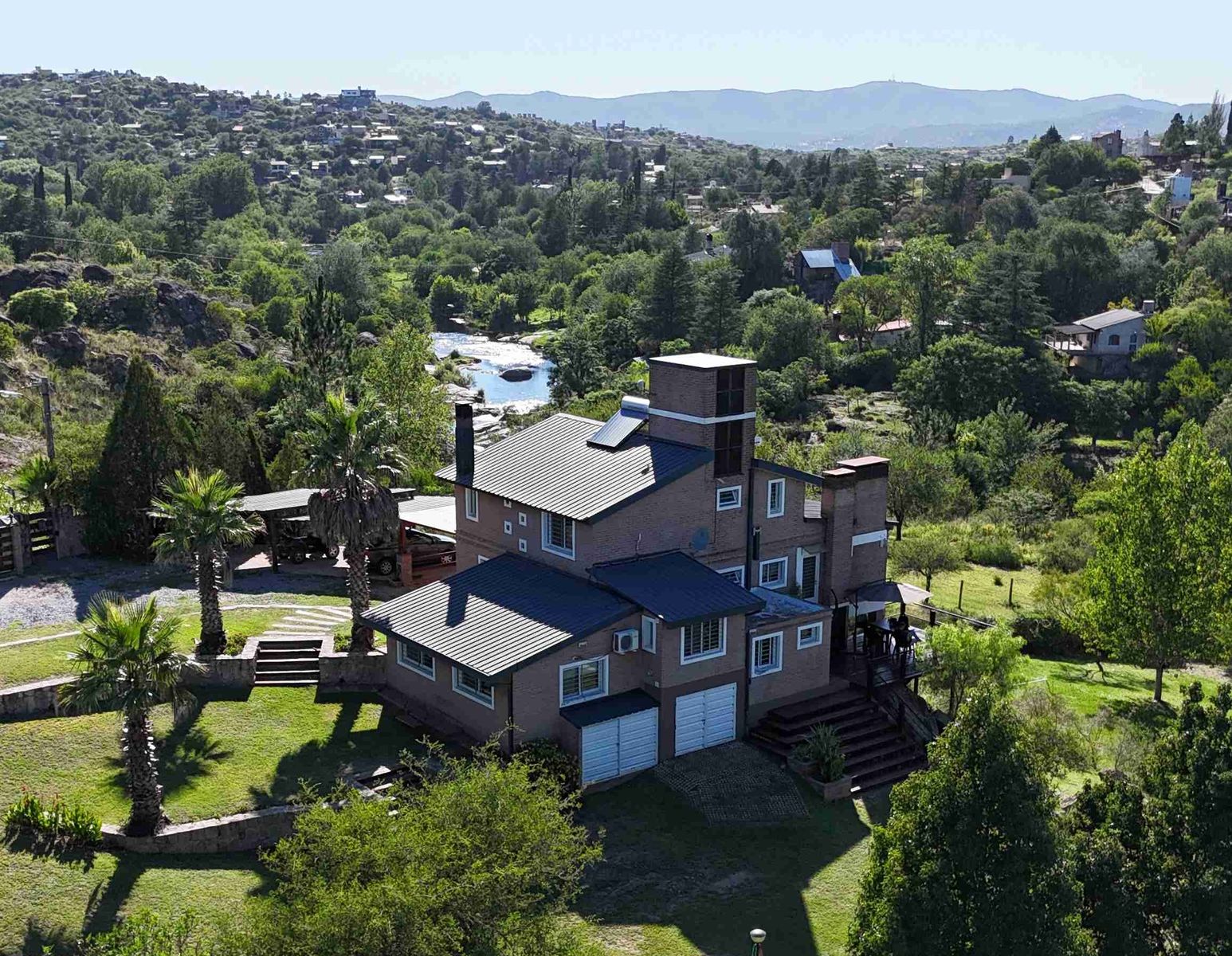 BELLÍSIMA CASA EN VENTA EN ESTANCIA VIEJA, A 2 CUADRAS DEL RIO BALNEARIO, UN LUGAR DE SIERRAS Y RIO