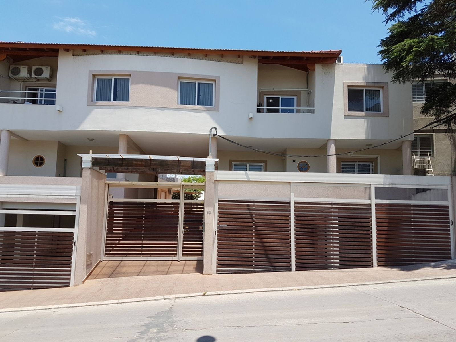 LINDO DEPARTAMENTO EN VILLA CARLOS PAZ, ALQUILER PERMANENTE A 2 AÑOS, EN COMPLEJO CON PILETA, QUINCHO ASADOR, Gas Natural. Calefacción central