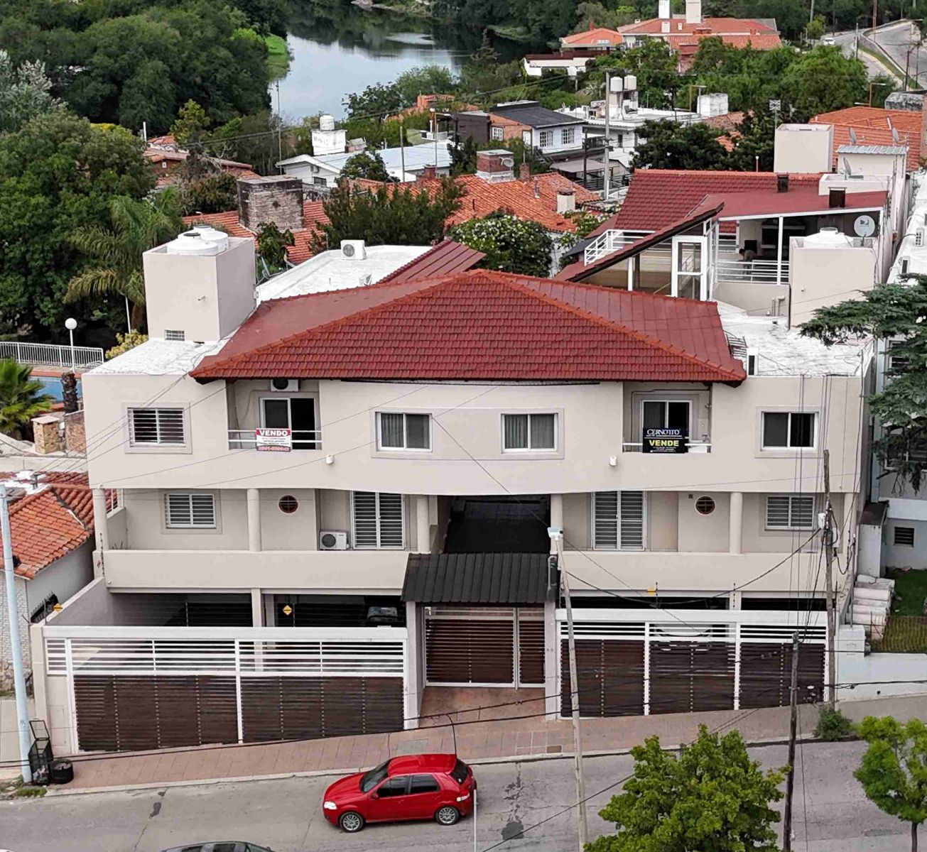 MUY LINDO DEPARTAMENTO de 2 dormitorios, EN VILLA CARLOS PAZ, ALQUILER PERMANENTE A 2 AÑOS, EN COMPLEJO CON PILETA, QUINCHO ASADOR, Gas Natural. Calefacción central