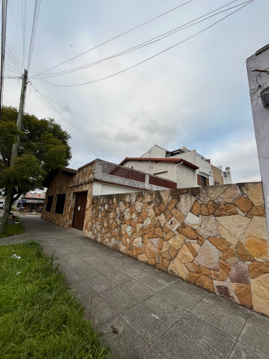 Venta de casa 4 ambientes Villa Luzuriaga