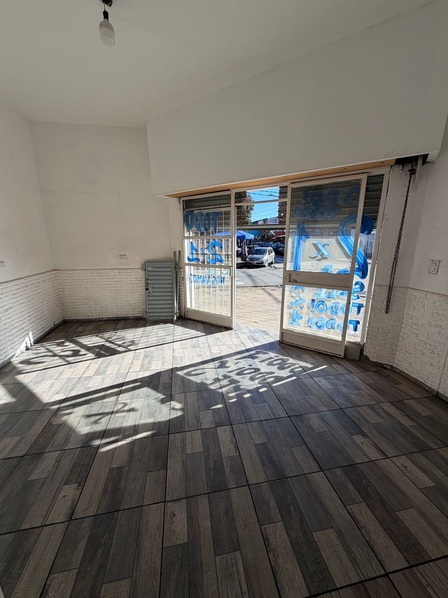 Alquiler local comercial Isidro Casanova Atalaya