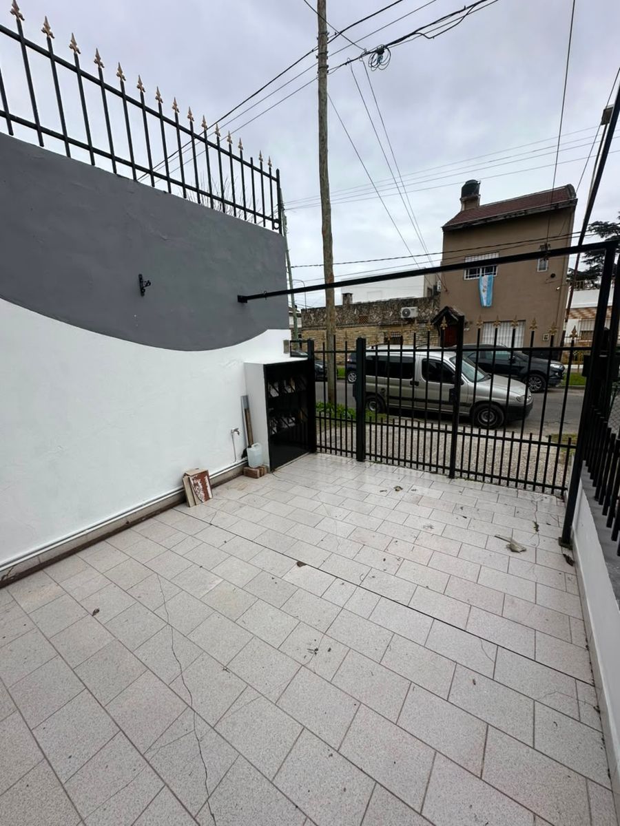 Alquiler duplex 3 ambientes cochera patio