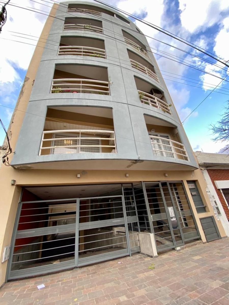 Departamento monoambiente con balcon 2° piso al contrafrente. San justo, excelente ubicacion.