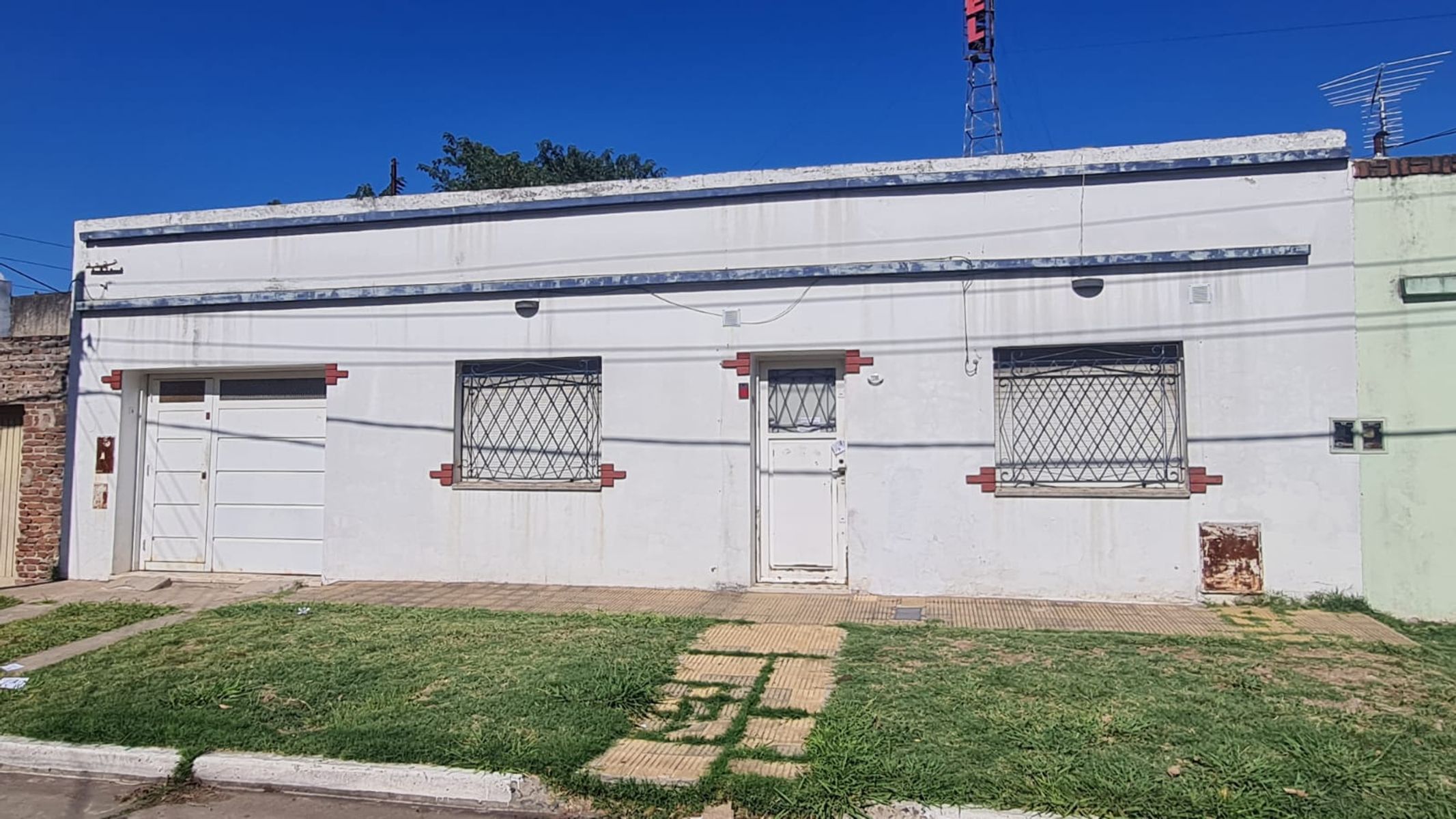 Casa Americana 3 ambientes s/lote irregular de 12 x 18