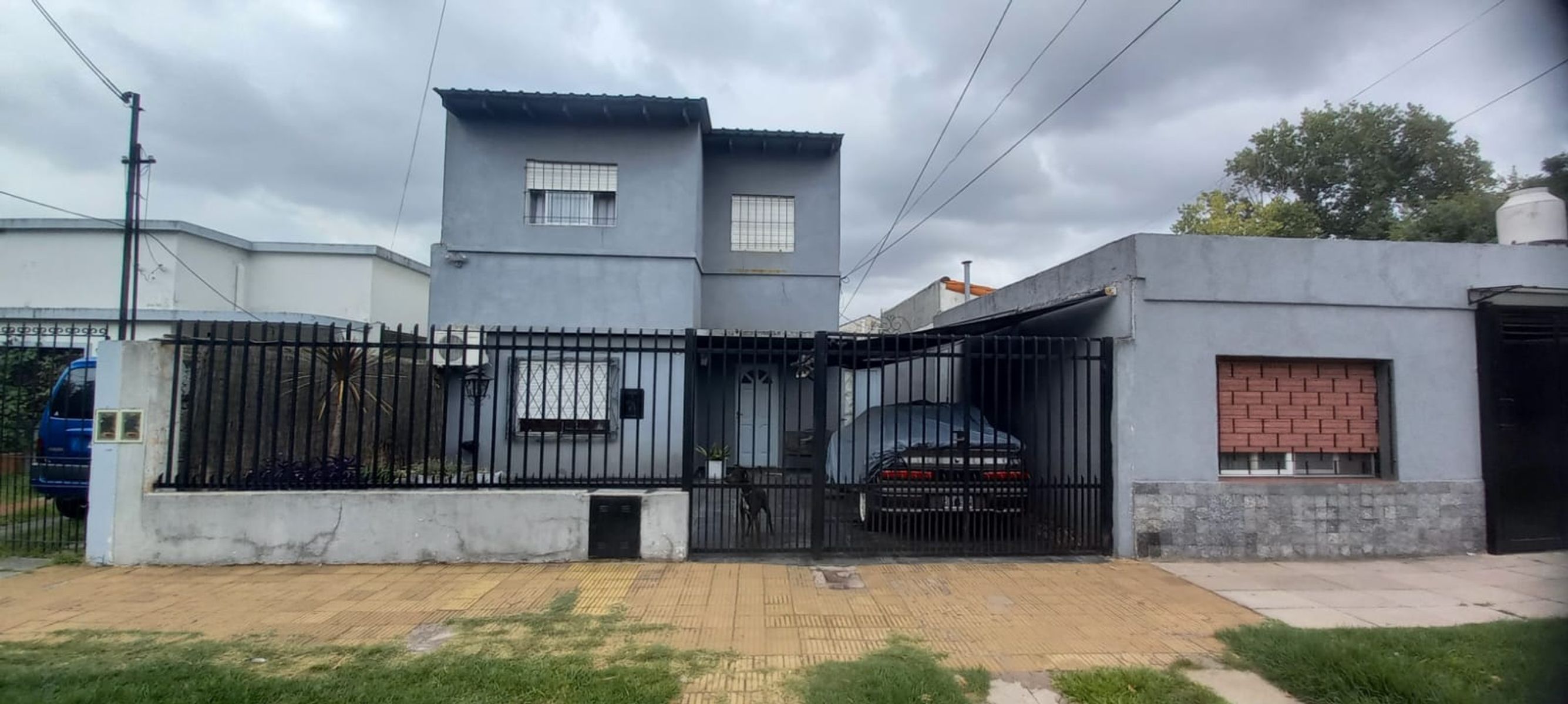 casa en dos plantas 3 ambientes con fondo y garage