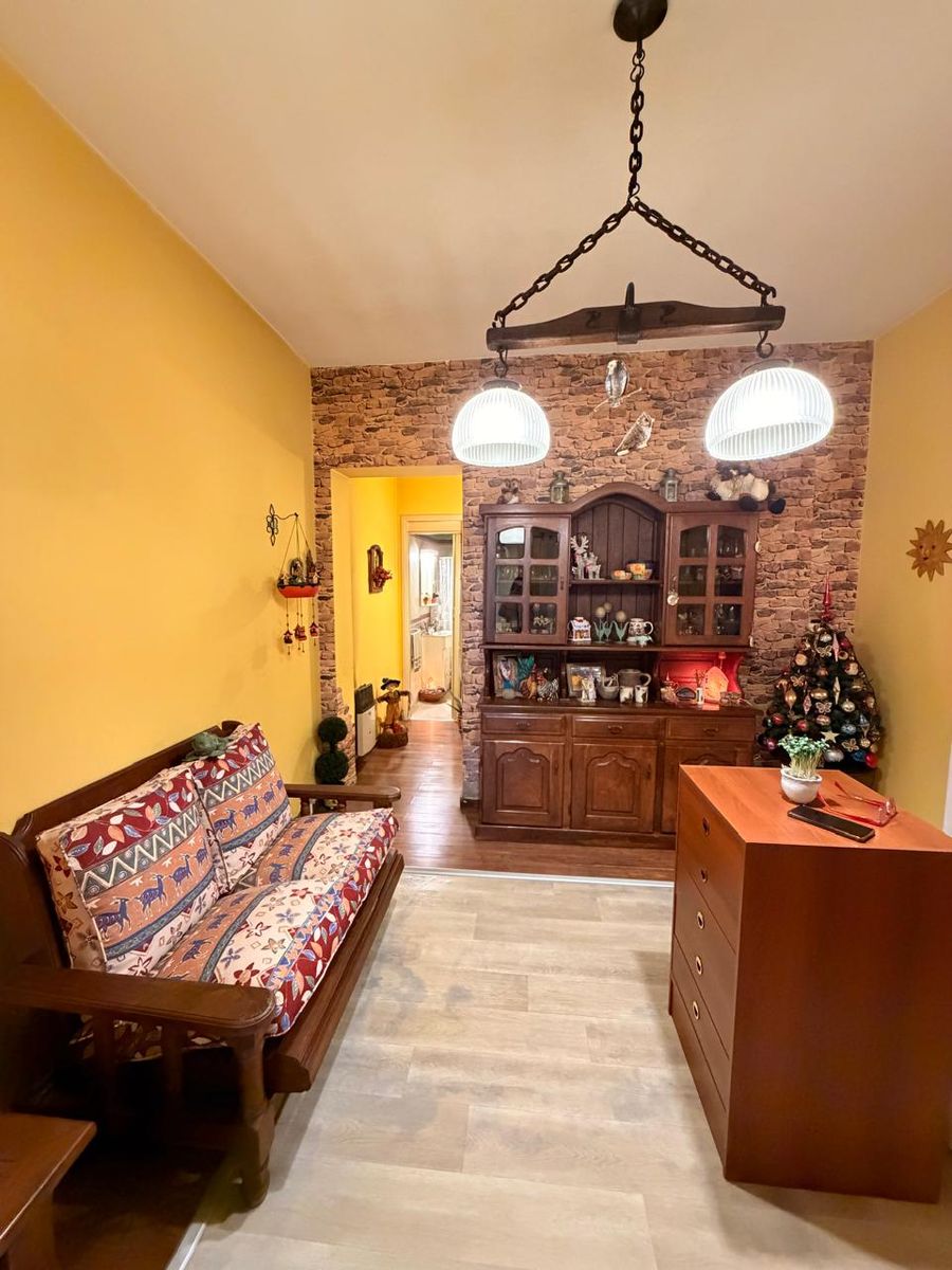 Excelente departamento tipo casa de 2 ambientes, interno, con patio y terraza propia con parrilla. ¡Sin expensas